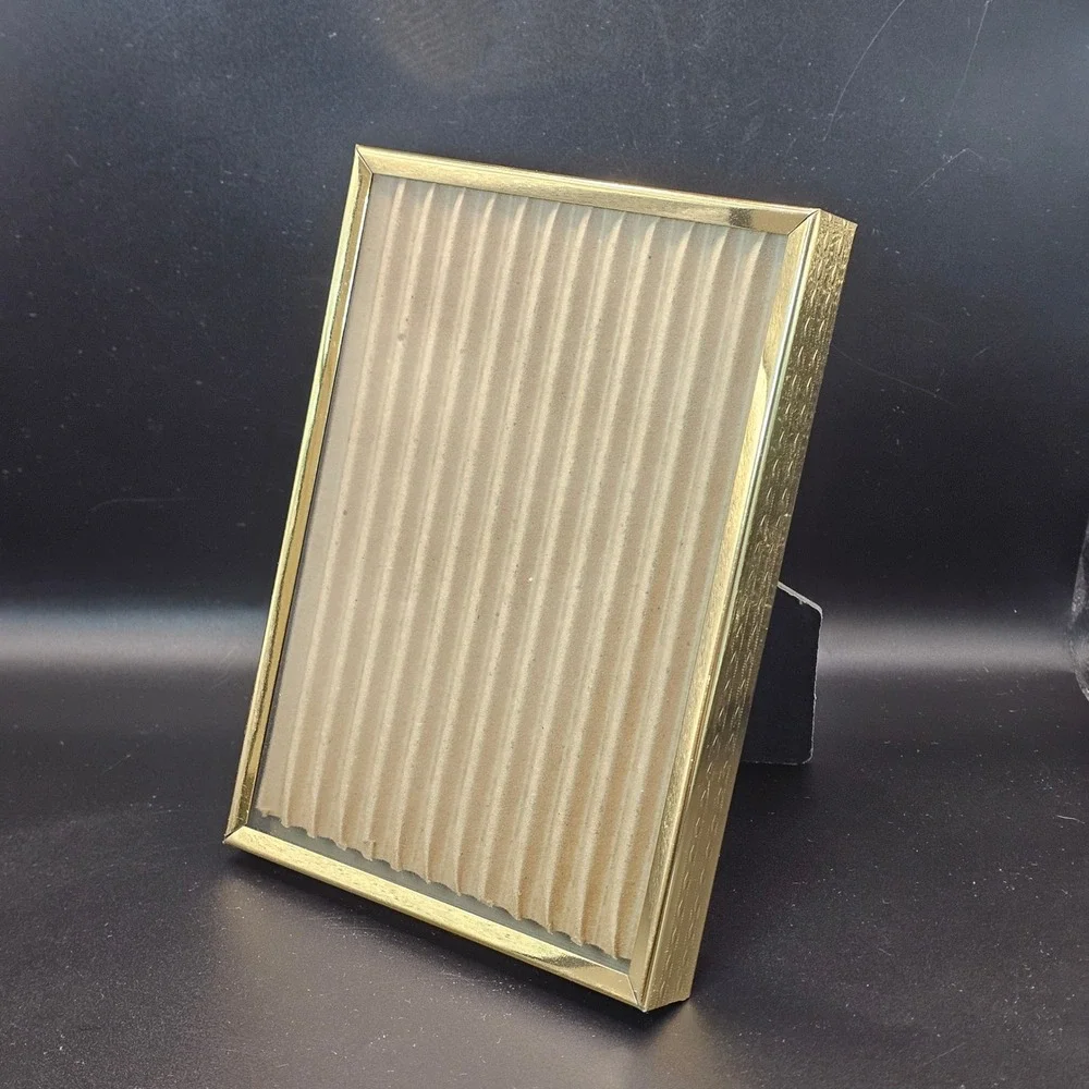 Vintage Gold Brass Mid Century 5x7 Picture Frame Easel Back‎ Tabletop Decor